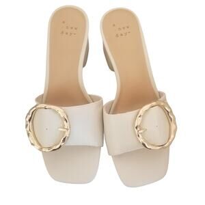 Women's Cream Colored Wedge Heel, New in Box Size 6